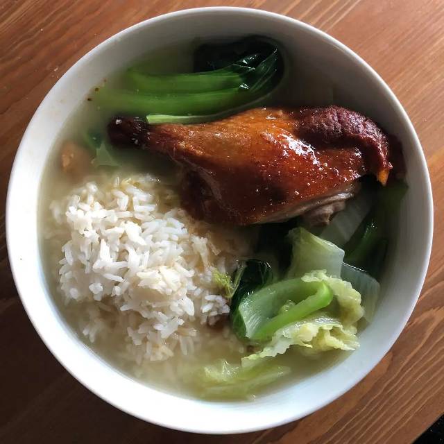 鸭腿汤泡饭