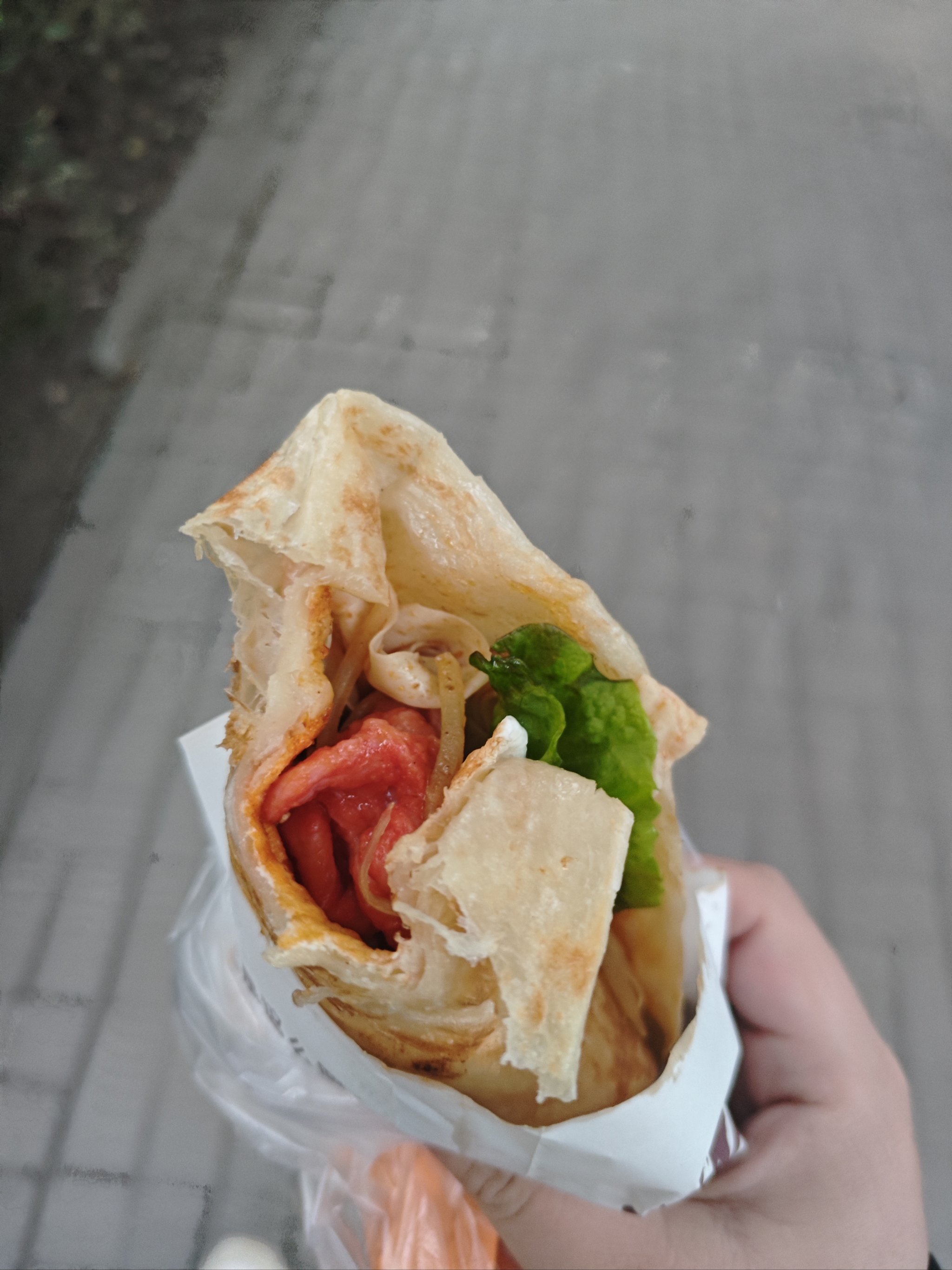 鸡柳或者烤肠手抓饼