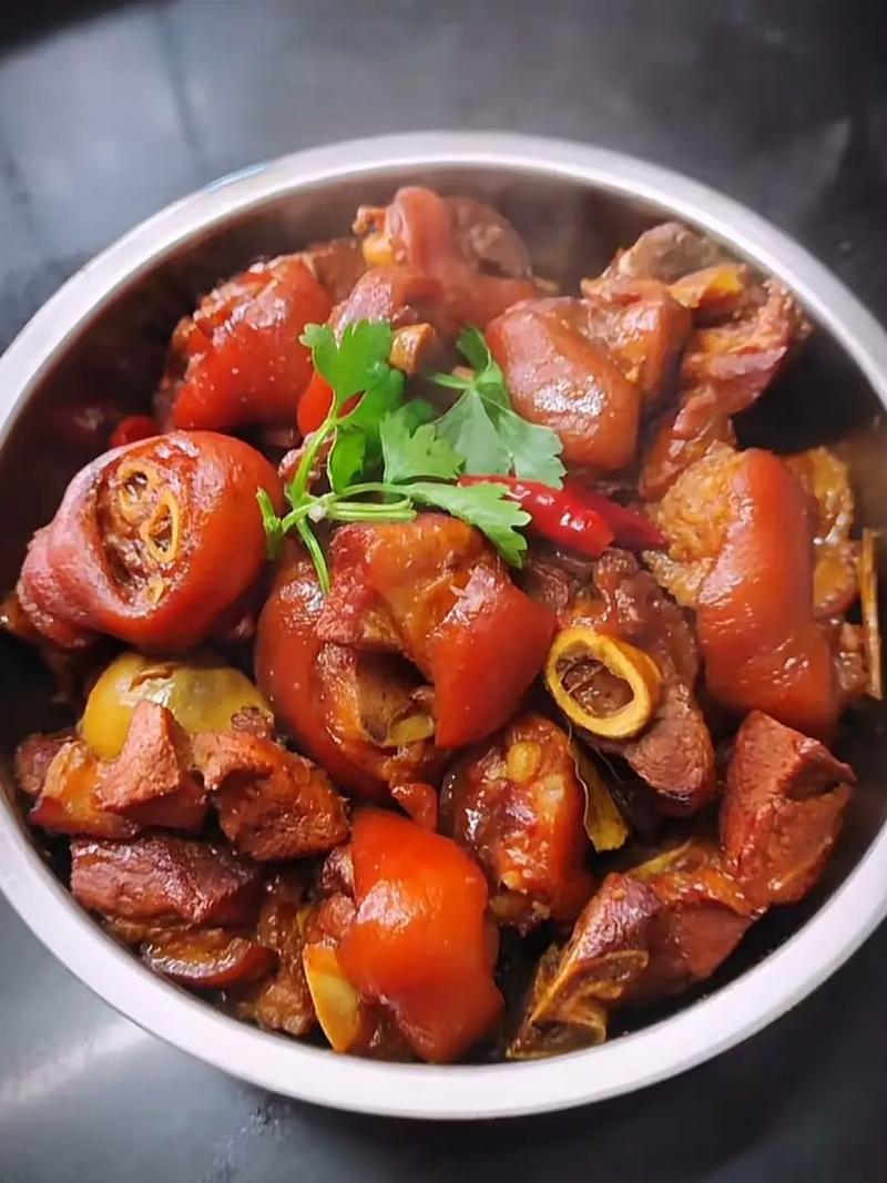 蹄花热狗肠煲+配菜+米饭