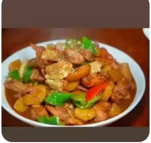 瓦香鸡块+卤鸭肠+米饭素菜	
