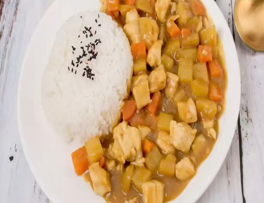 咖喱鸡+鱼香肉丝十+素菜+米饭