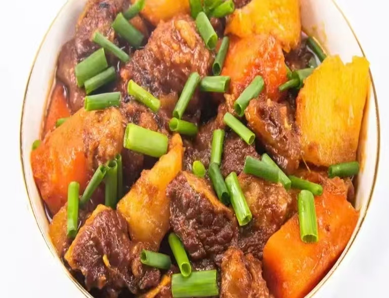 烤鸭+辣子鸡+素菜+米饭