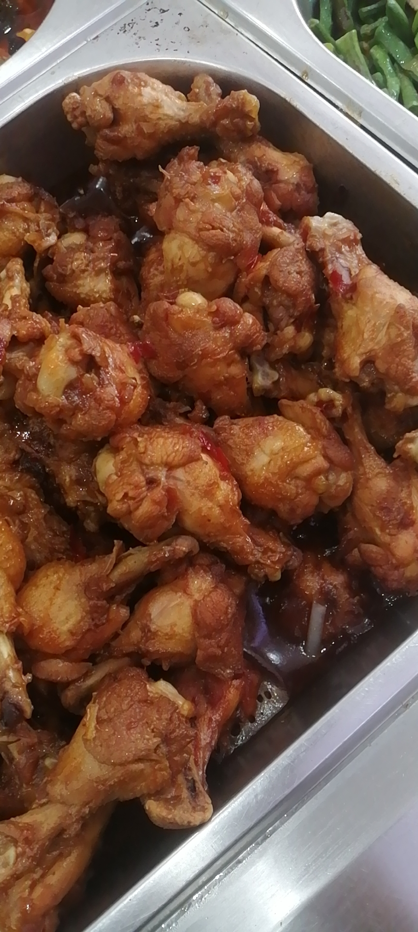 爆炒热狗肠+可乐鸡腿+米饭+素菜