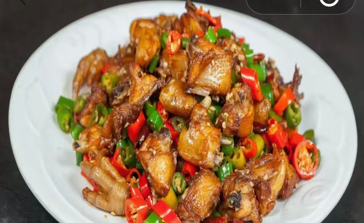 辣子鸡+酱汁肉+米饭素菜