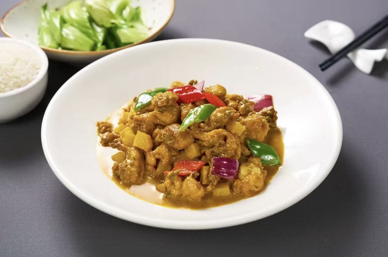 咖喱鸡+爆热狗肠+3素菜+米饭