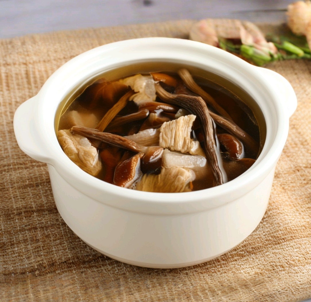 茶树菇鸡汤