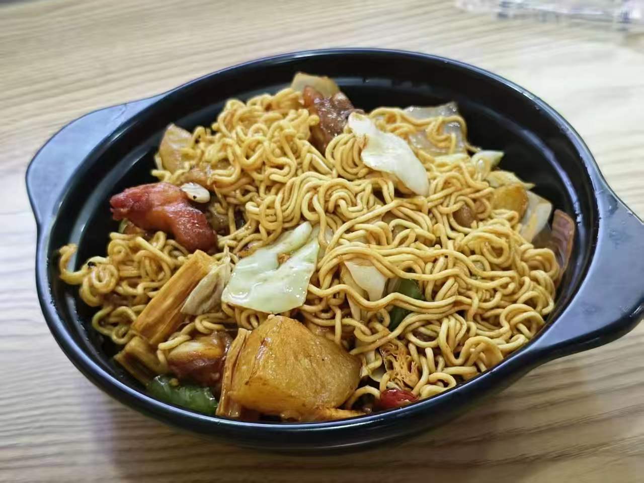 瓦香鸡+方便面+素菜+米饭