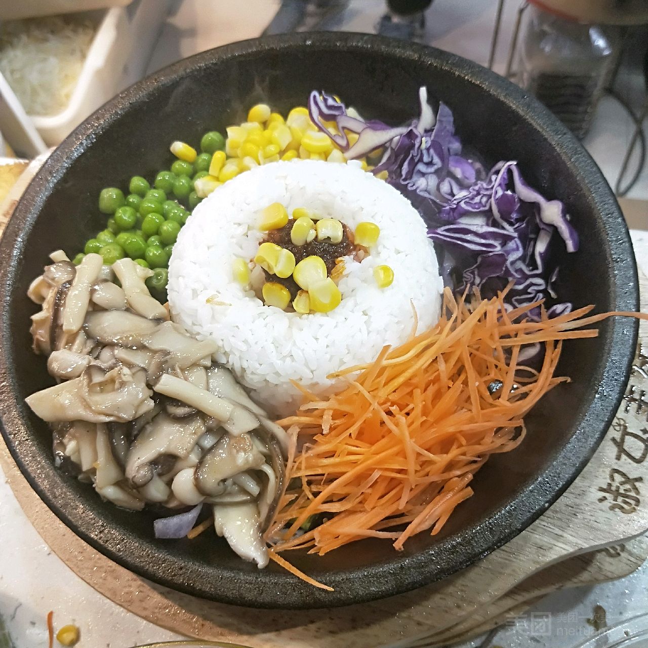 菌菇三鲜铁板焦饭